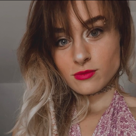 Meet your Posher, Rilee - Picture 1 of 5